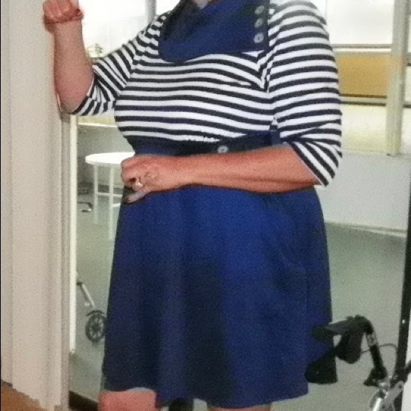 A nice nautical dress. Blue. Worn once. - Picture 3 of 4